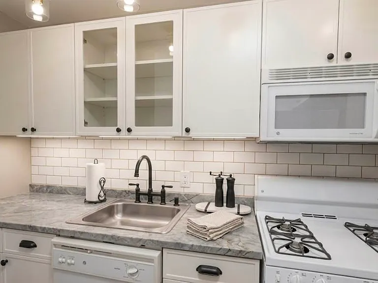 225 E 58th St #3C — Photo 5
