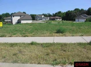 112 Larkspur Ct, Mankato, MN 56001