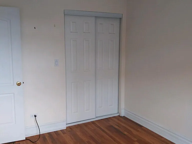 2nd bedroom (closet)