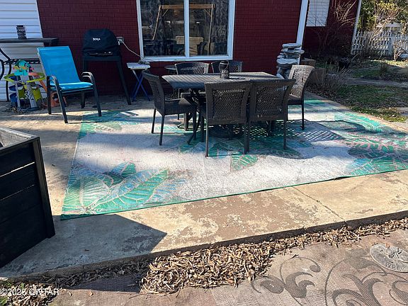 5th image of 436 Main St