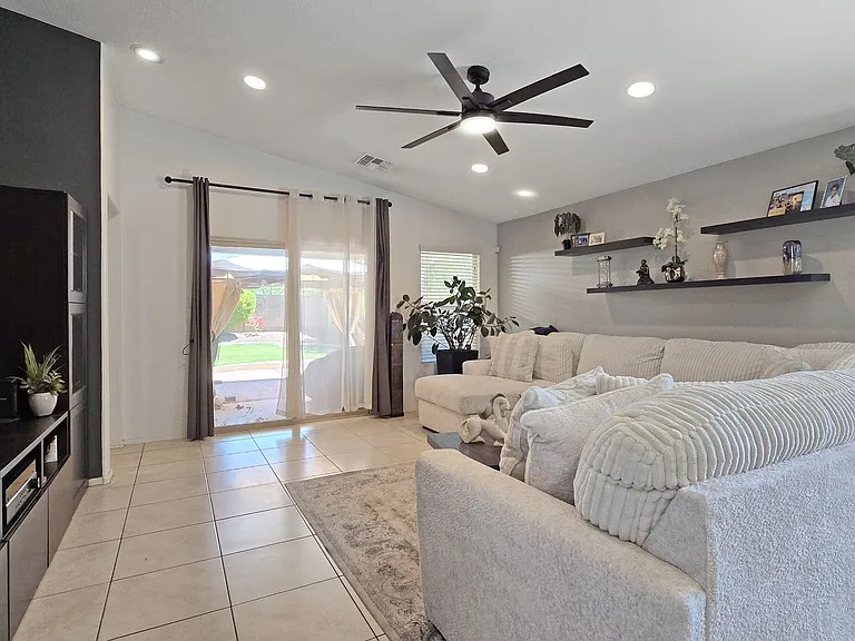 3913 S 185th Ln — Photo 15