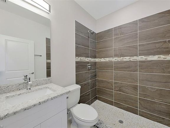 4th image of 607 NW 16th Pl