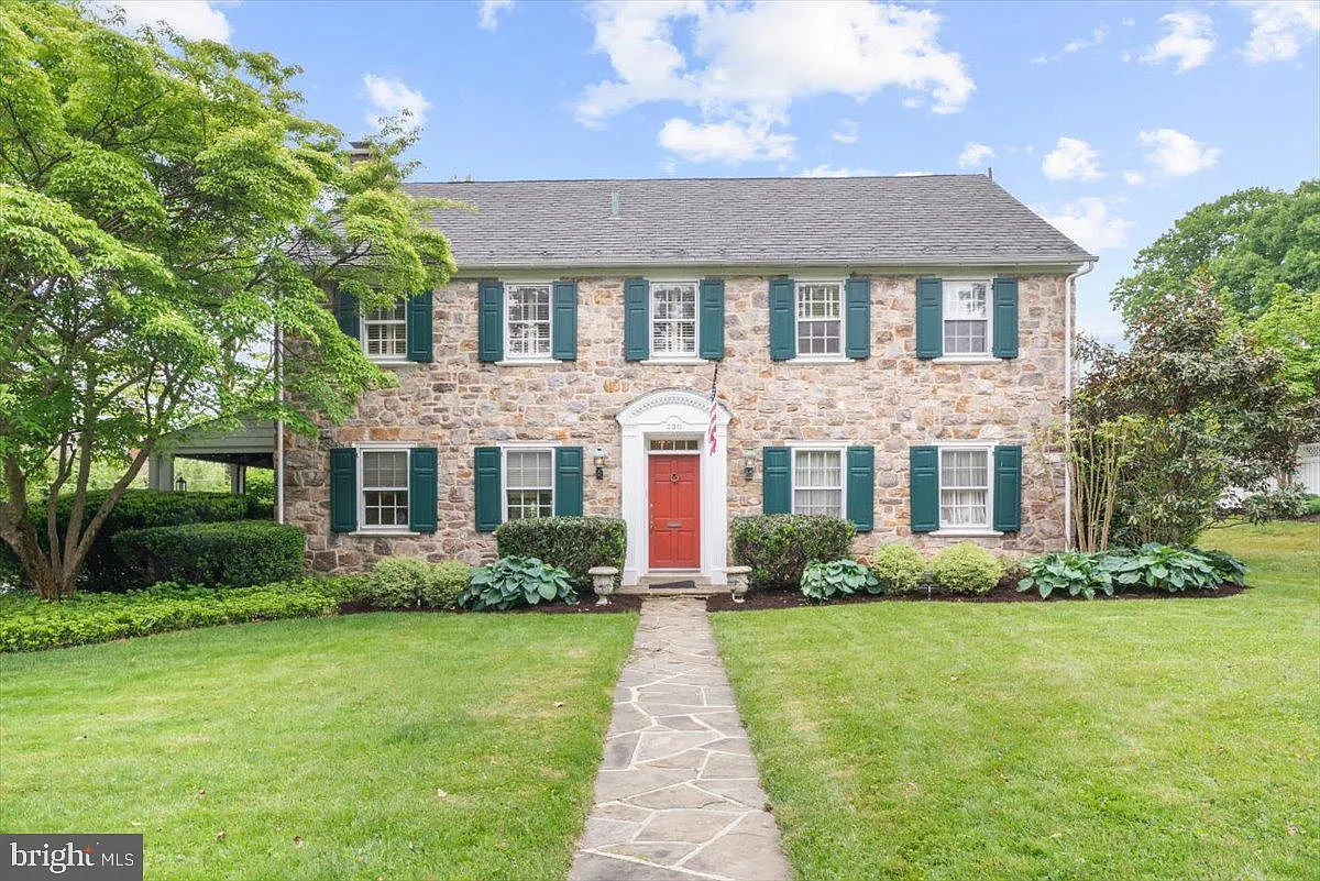 320 Wyomissing Blvd photo 1