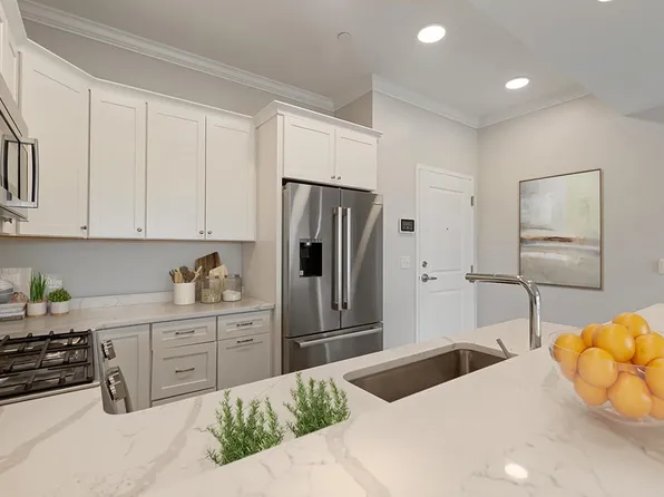 131 Eliot St #403, Milton, MA 02186