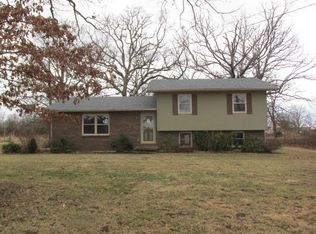 293 Round Barn Ln, Marshfield, MO 65706