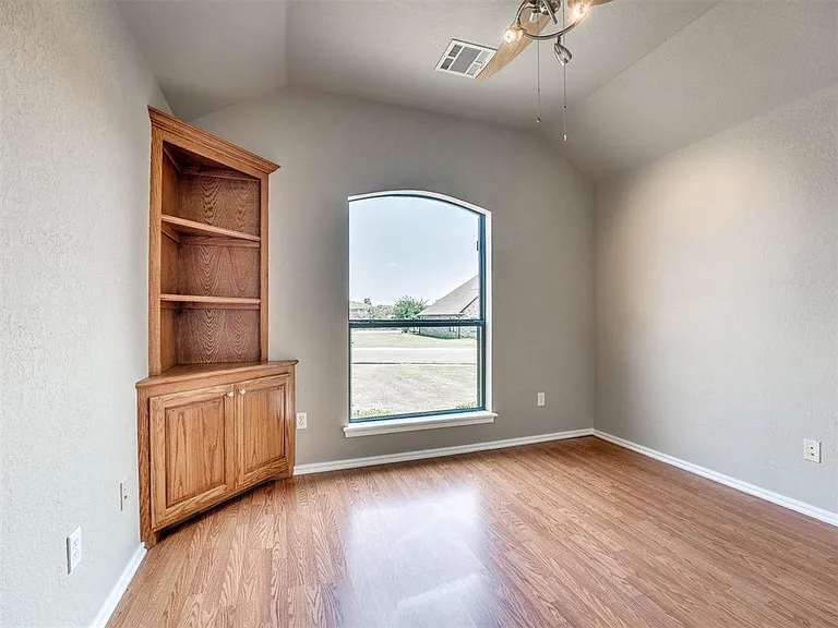 1209 Stoneridge Dr — Photo 8