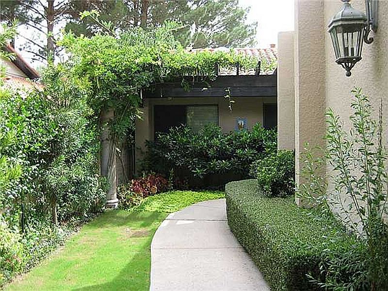 1st image of 756 Lakeshore Dr
