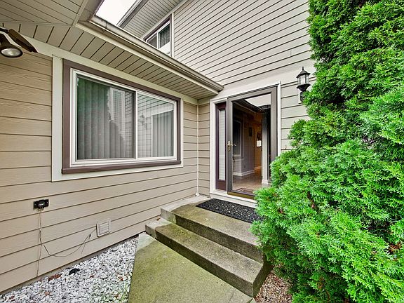 2nd image of 412 Grouse Ln Unit 412