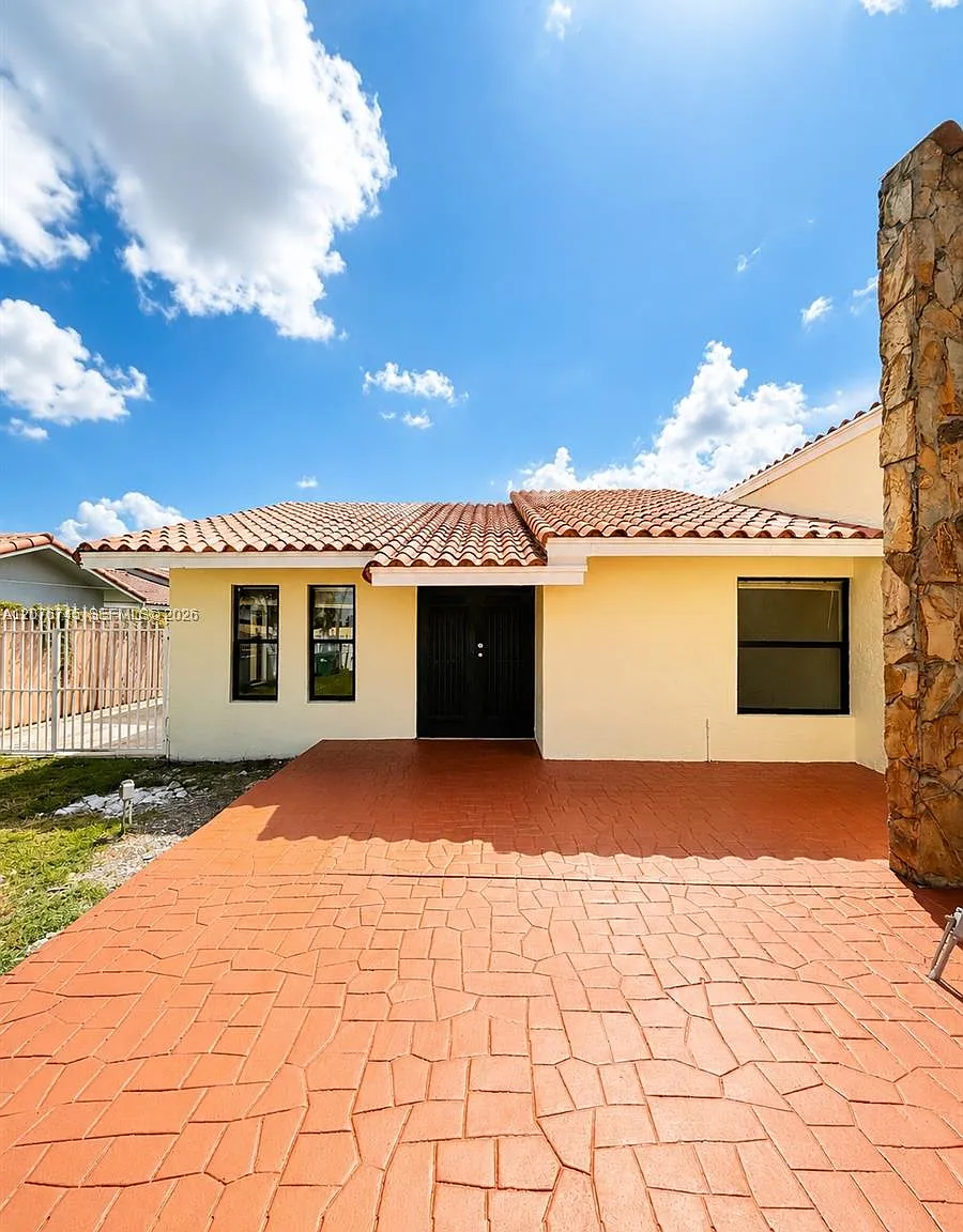 4 bed, 3.0 bath, 2622 sqft, $5,000 — Photo 2