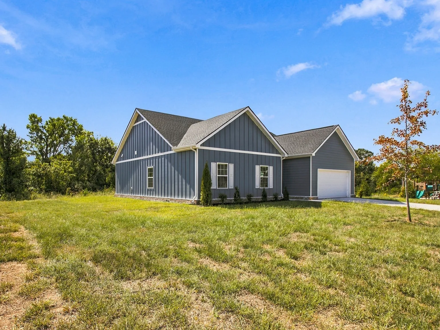 4 bed, 2.0 bath, 1720 sqft, $2,195 — Photo 3