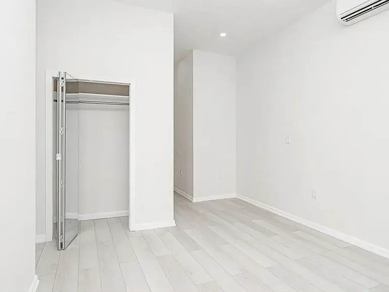 698 Hancock St #2R — Photo 5