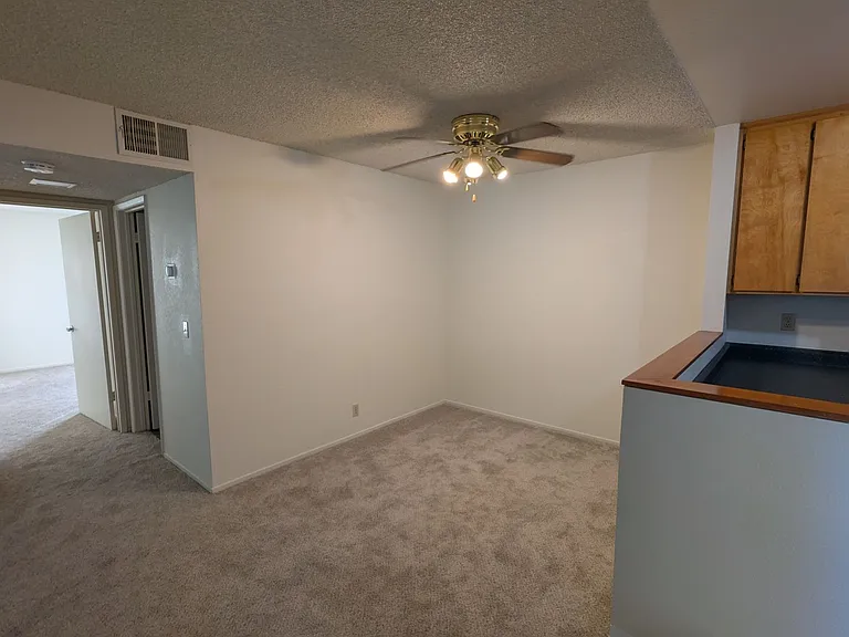 Eastlake Apartments — Photo 31