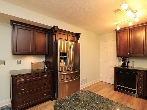 5th image of 604 Buckner Dr