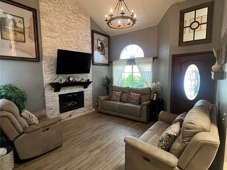 17081 Fern St #17081 — Photo 1