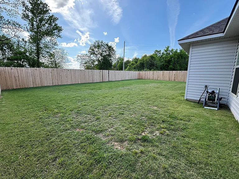 739 Venecia Dr — Photo 18