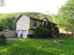 17 Zinnia Dr, Glenwood, NJ 07418
