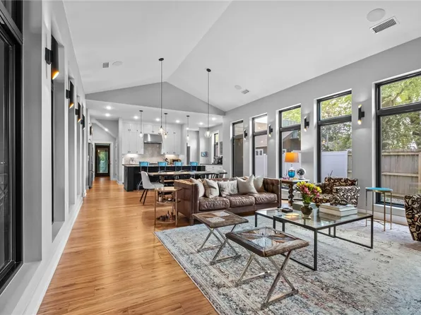 715 NW 8th St, Bentonville, AR 72712