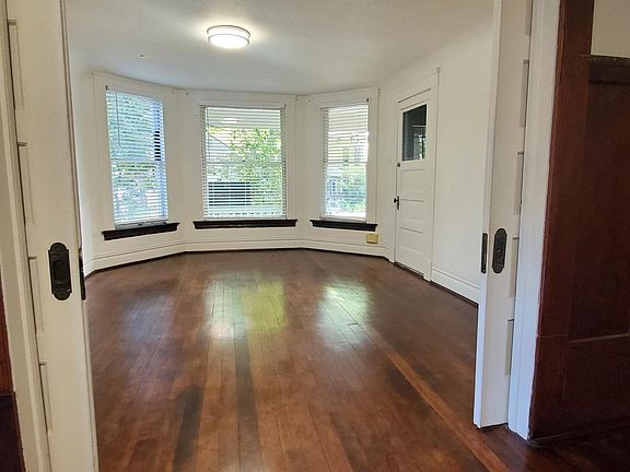 2nd image of 1900 F St APT 1