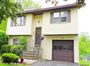 5 Oakhurst Dr, Scotia, NY 12302