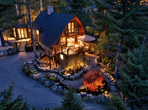 9226 Emerald Dr, Whistler, BC V8E 0G5