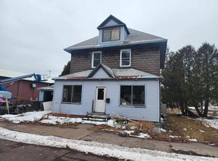 309 7th St, Calumet, MI 49913