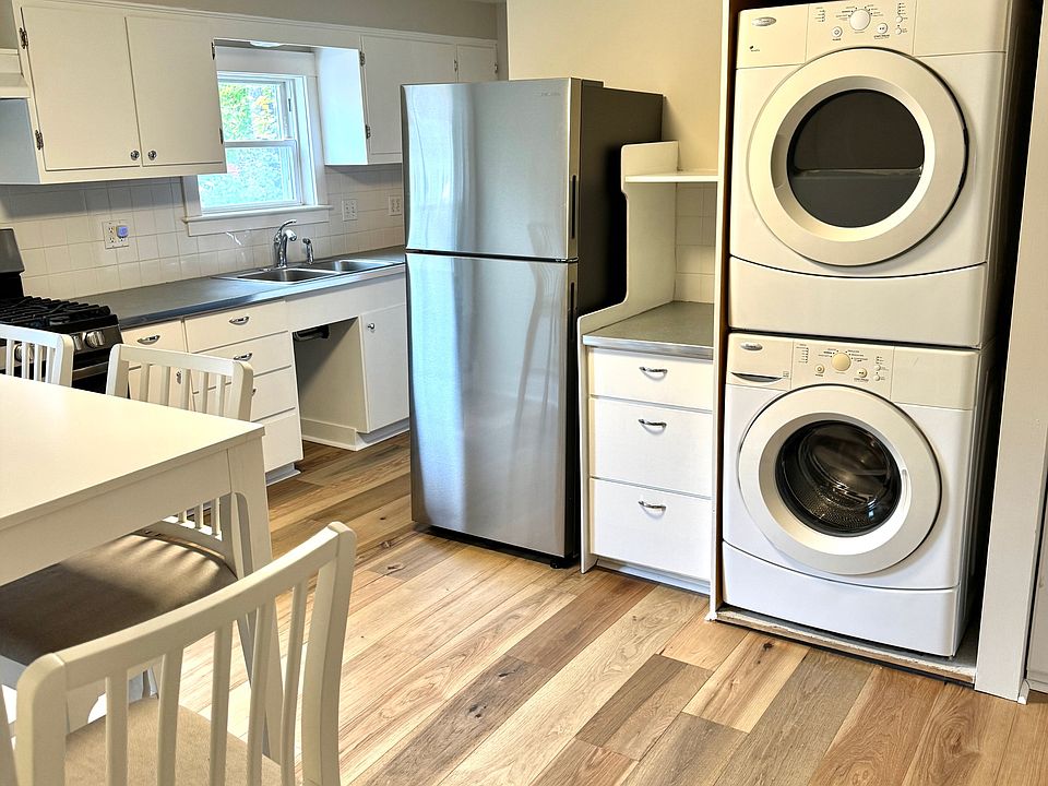 Kitchen in unit washer/dryer