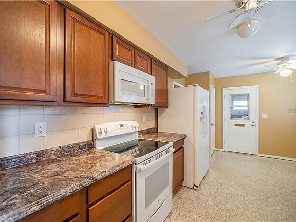4th image of 720 Fox Hills Dr