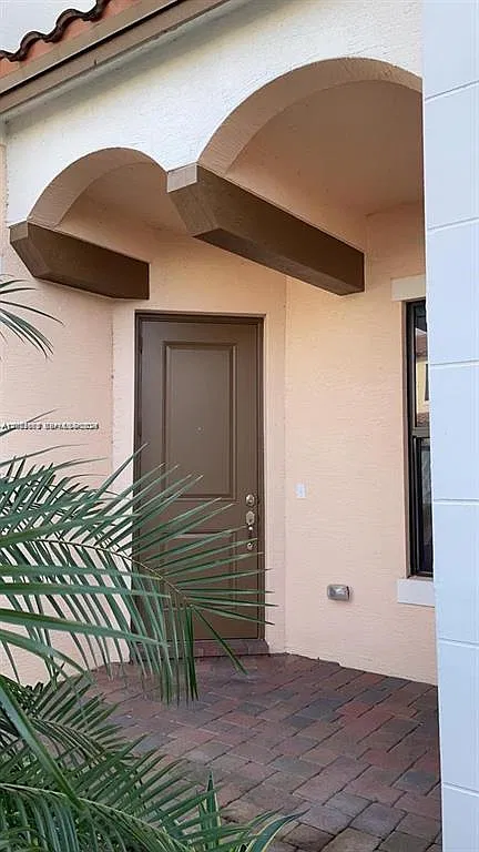 3 bed, 1749 sqft, $3,299 — Photo 3