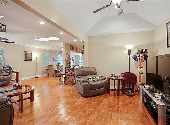5th image of 5827 Chamberlain Dr