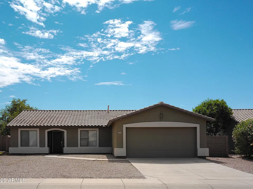 2569 E Erie Ct