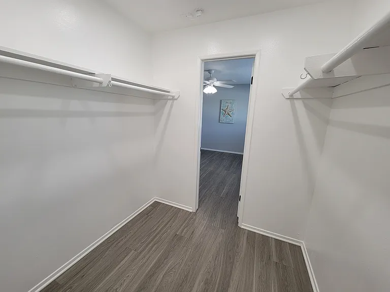 Marquis Apartments — Photo 44