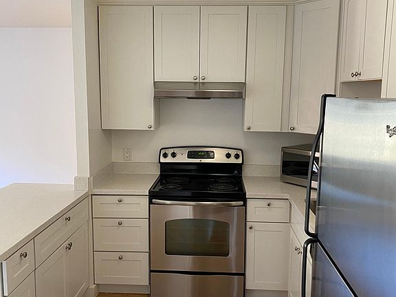 2nd image of 220 Fair Oaks St #4