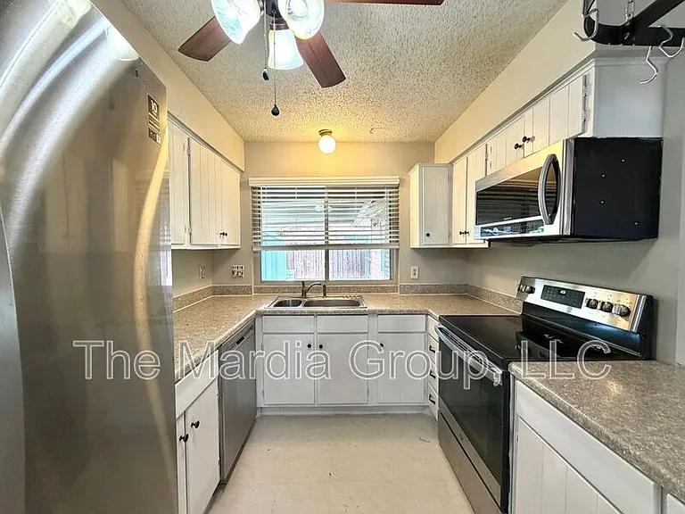 1506 Whiteoak Dr — Photo 7