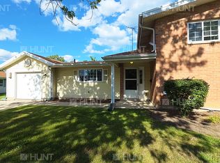 2155 Hawaii Ave, Great Lakes, IL 60088