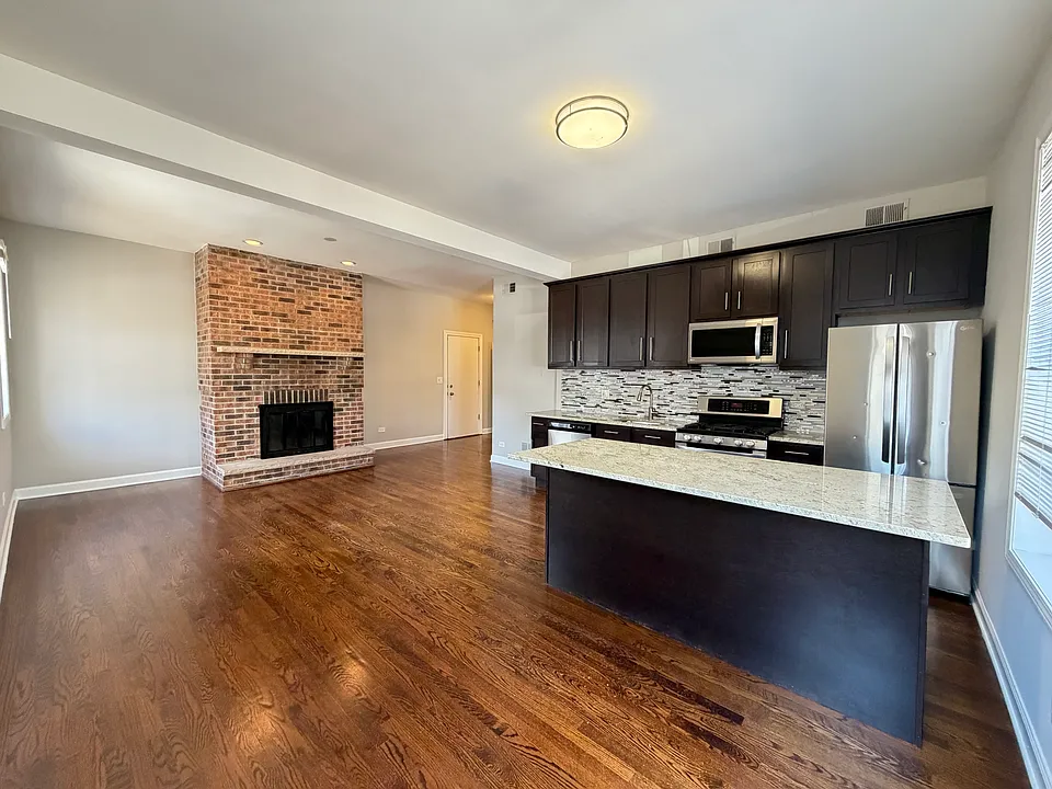 617 W Drummond Pl #2CE