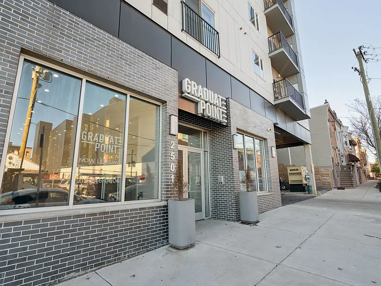 Graduate Pointe — Photo 114