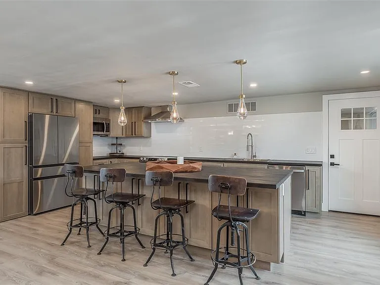 4036 Sunray Dr — Photo 9