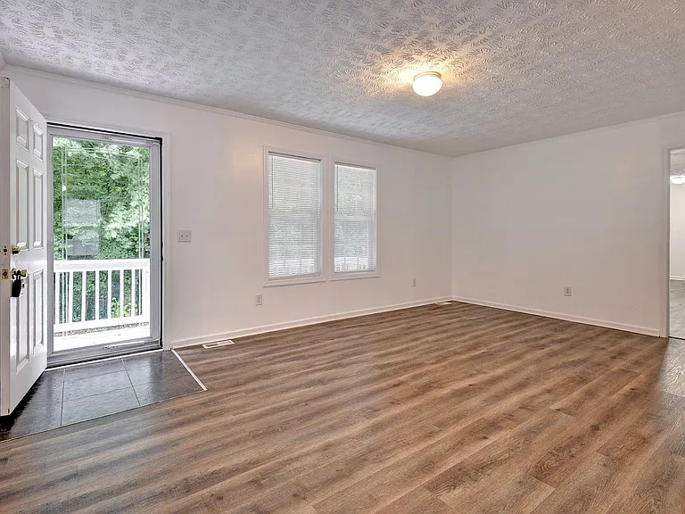 9431 Jenkins Ln — Photo 14
