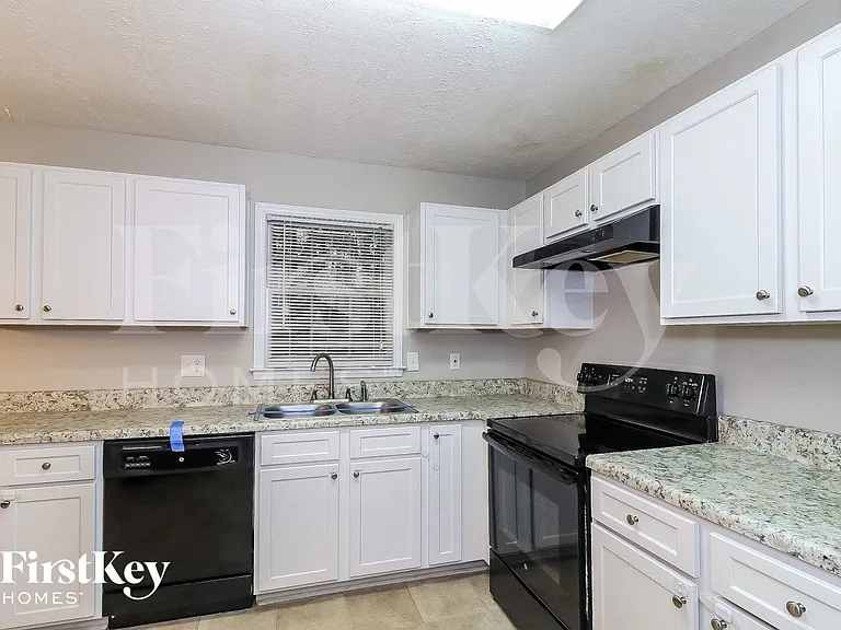 1020 Tanglewood Trl — Photo 5