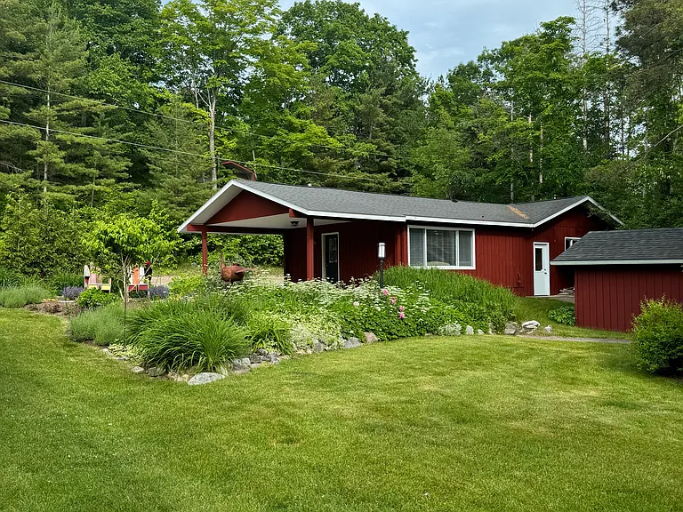 3756 Springwater Beach Rd — Photo 1