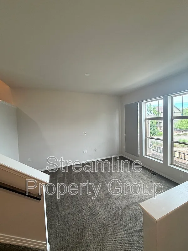 3 bed, 3.0 bath, 1988 sqft, $3,000 — Photo 3