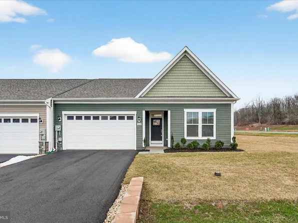 19601 Lavender Ln, Hagerstown, MD 21742