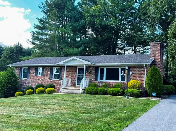 770 Country Club Dr, Wytheville, VA 24382