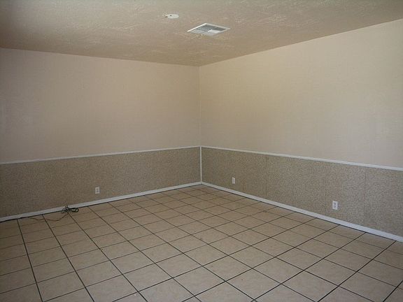 3rd image of 1367 W Pueblo Ave