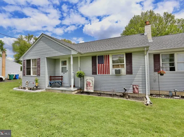 215 Central Ave, Croydon, PA 19021