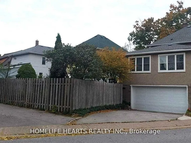 4674 Eastwood Cres — Photo 24