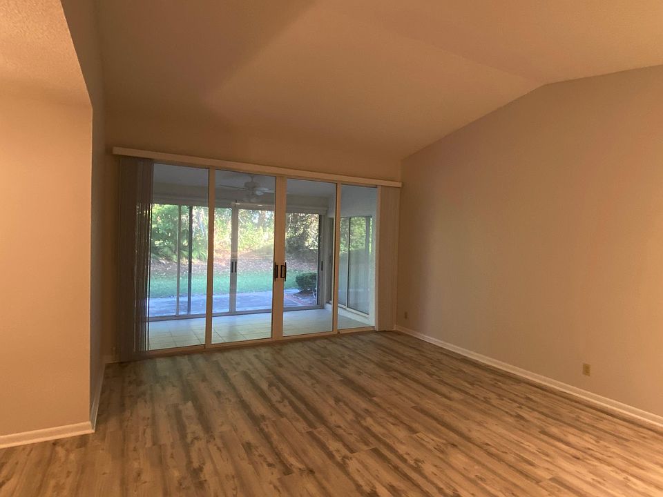1st image of 3026 SW Westlake Cir