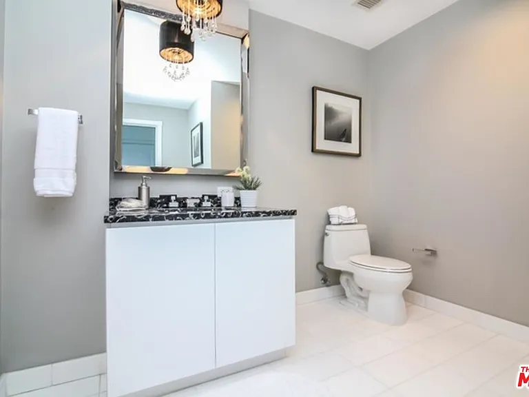 900 W Olympic Blvd #28D — Photo 16