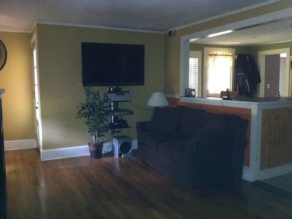 2nd image of 477 Foster St