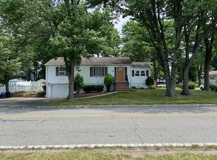 195 Lake Shore Dr, Parsippany, NJ 07054